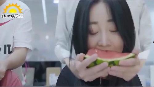 4个小姐姐吃瓜,揭秘娱乐圈最新八卦风云