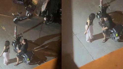 情侣看吵架吃瓜,吃瓜群众笑翻天