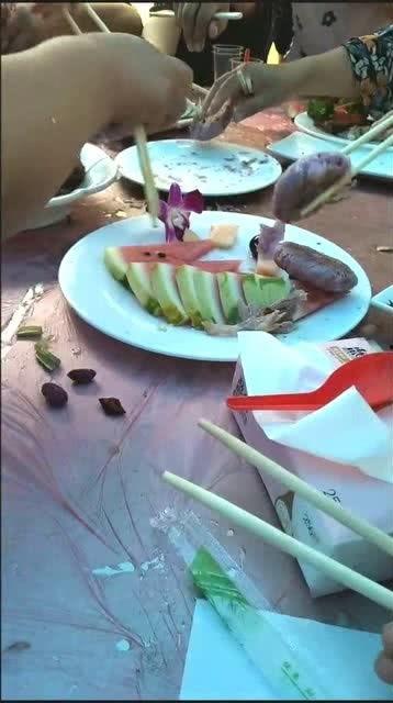 河北铺吃瓜结婚,吃瓜群众见证的甜蜜婚礼