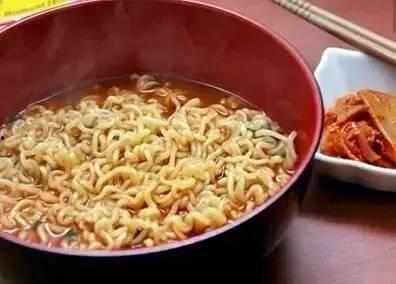 瓜哥带你吃瓜方便面,方便面中的“吃瓜”乐趣