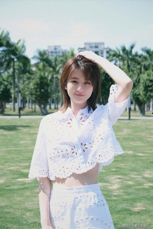 利川美女吃瓜图片,一睹瓜乡美女风采