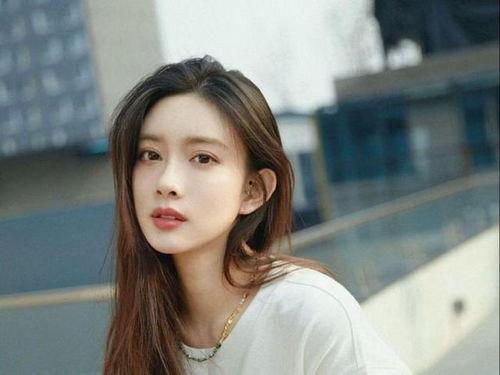 孟子义吃瓜惊讶