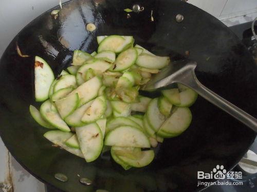 测评吃角瓜视频,口感与营养的双重享受 第3张 测评吃角瓜视频,口感与营养的双重享受 第3张